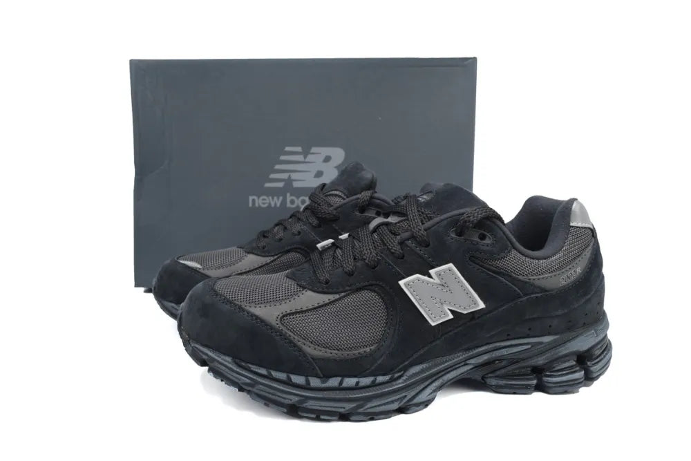 NEW BALANCE 2002R