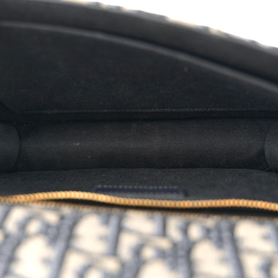 CHRISTIAN DIOR
Oblique 30 Montaigne Flap Bag Blue