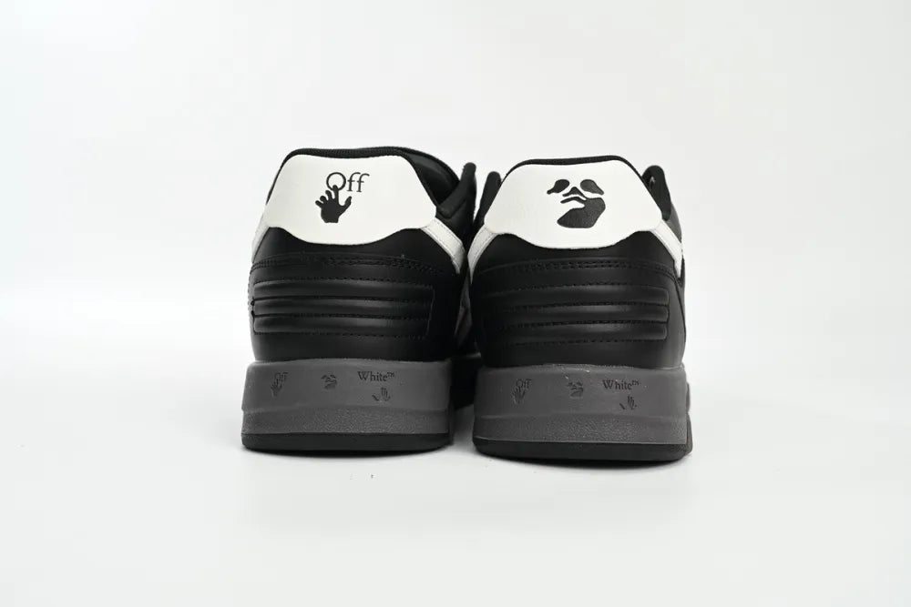 Off White Out Of Black Skin And White Tail