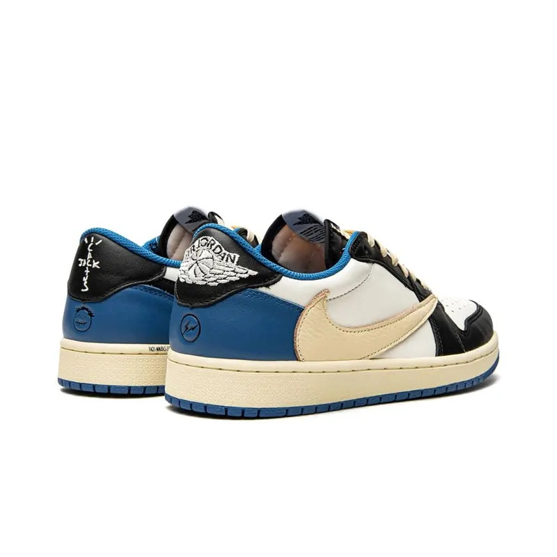 AIR JORDAN 1 RETRO LOW OG SP
FRAGMENT X TRAVIS SCOTT