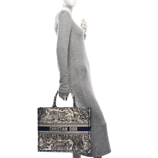 CHRISTIAN DIOR 
Canvas Embroidered Large Dioriviera Toile De Jouy Book Tote
