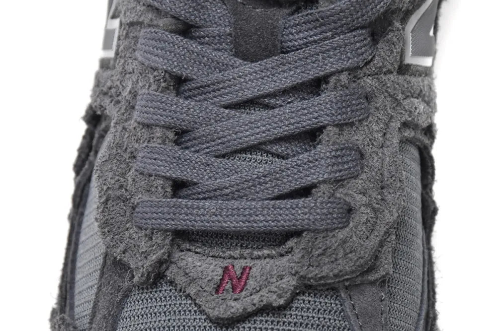 NEW BALANCE 2002R