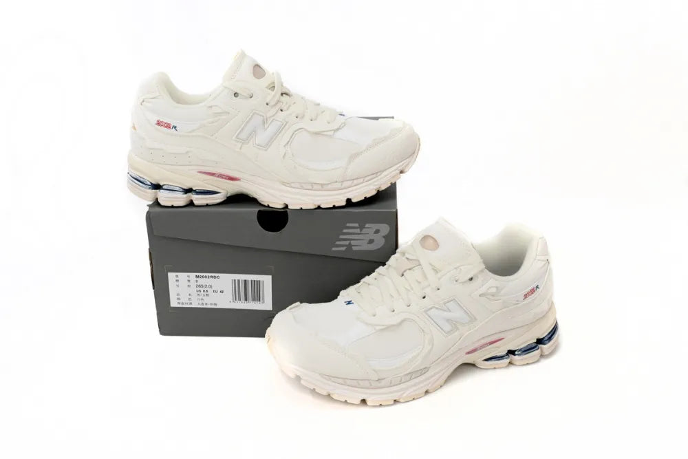 NEW BALANCE 2002R