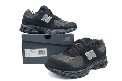 NEW BALANCE 2002R
