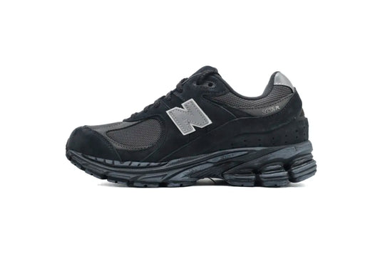 NEW BALANCE 2002R