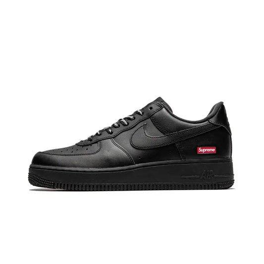 NIKE AIR FORCE 1 LOW
SUPREME BLACK