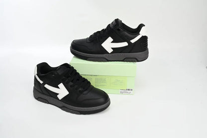 Off White Out Of Black Skin And White Tail